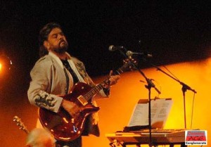 Producer/Engineer extraordinaire, Alan Parsons shows off his live cred. Photo by Lynn Vala 